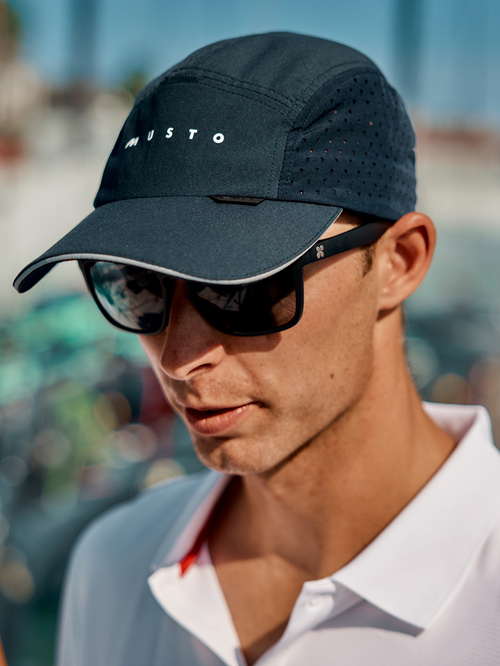 CZAPKA Z DASZKIEM MUSTO EVO RACE CAP 86130 597