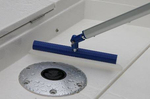 ŚCIĄGACZKA DO WODY 35CM 41936 CAMCO
