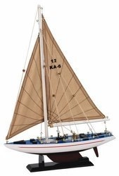 MODEL REGATOWEGO JACHTU ŻEGLARSKIEGO 30 CM 6904